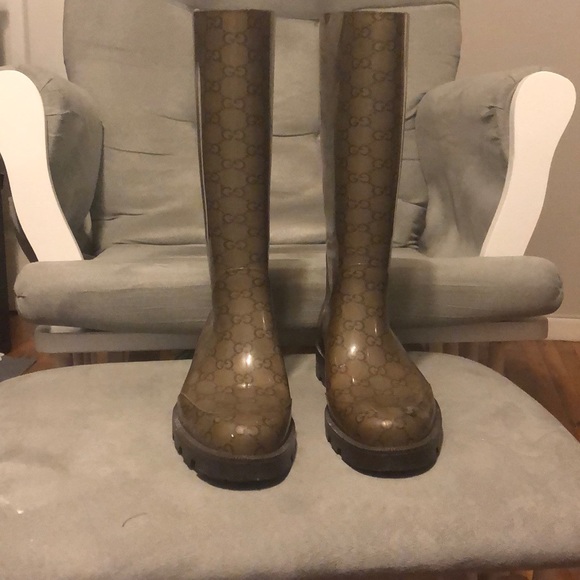 Gucci Shoes - Used Gucci Beige Rain Boots